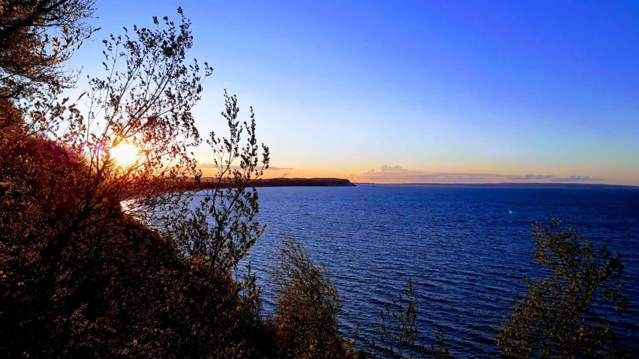 Traumblick Sellin: Spacious Beachside Apartment with Pool and Sauna Goehren  Exterior photo